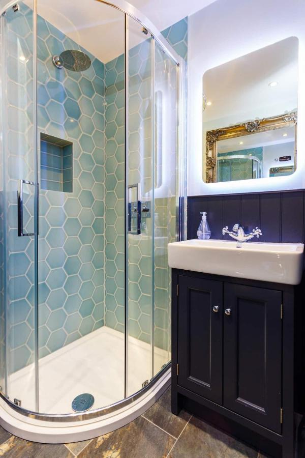 Upper Bow - Luxurious, Modern 1Br Apartment Near Castle Edinburgh Bagian luar foto